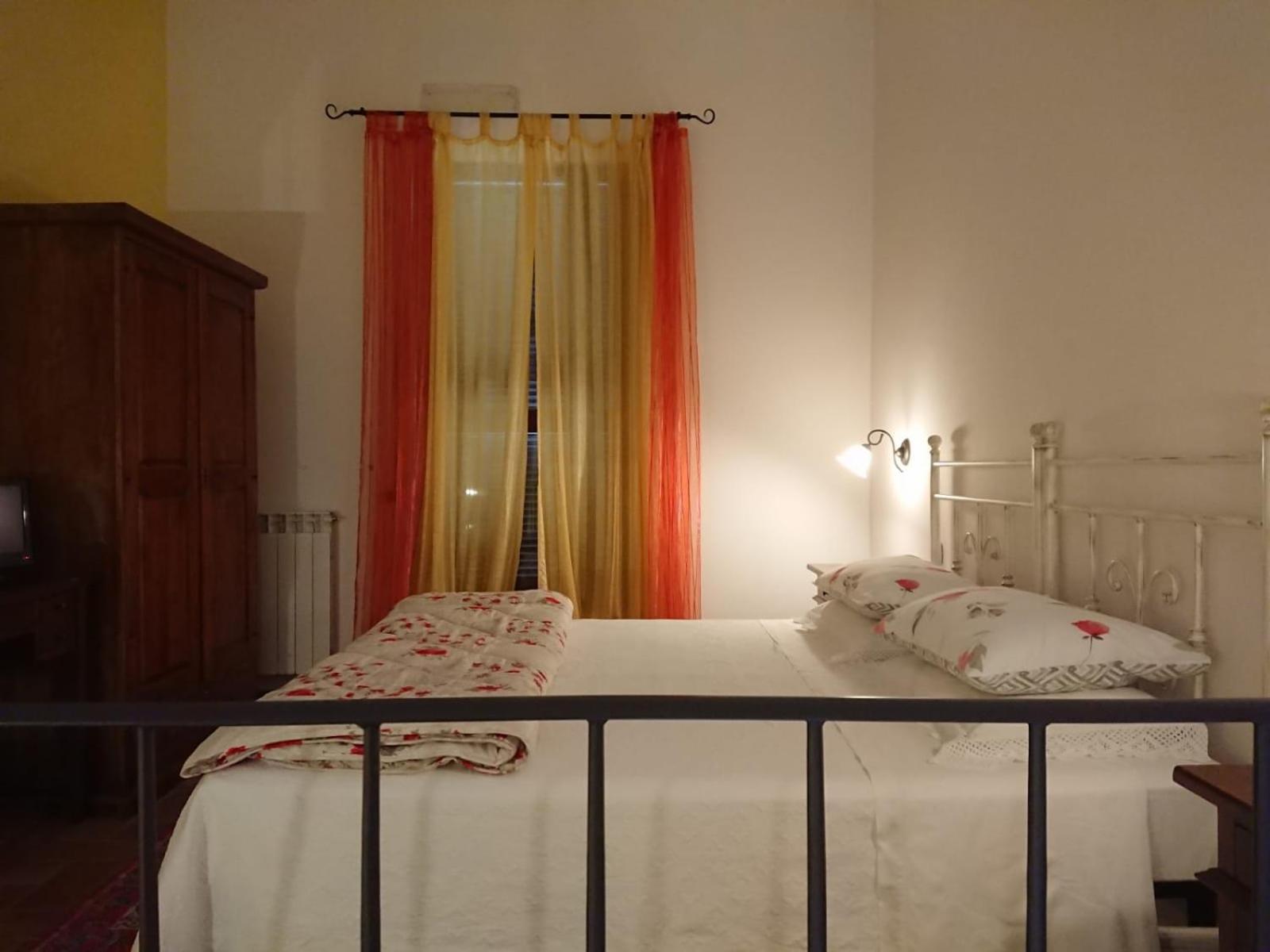 Affittacamere Alba Fiorita Castiglione dʼOrcia Exterior foto